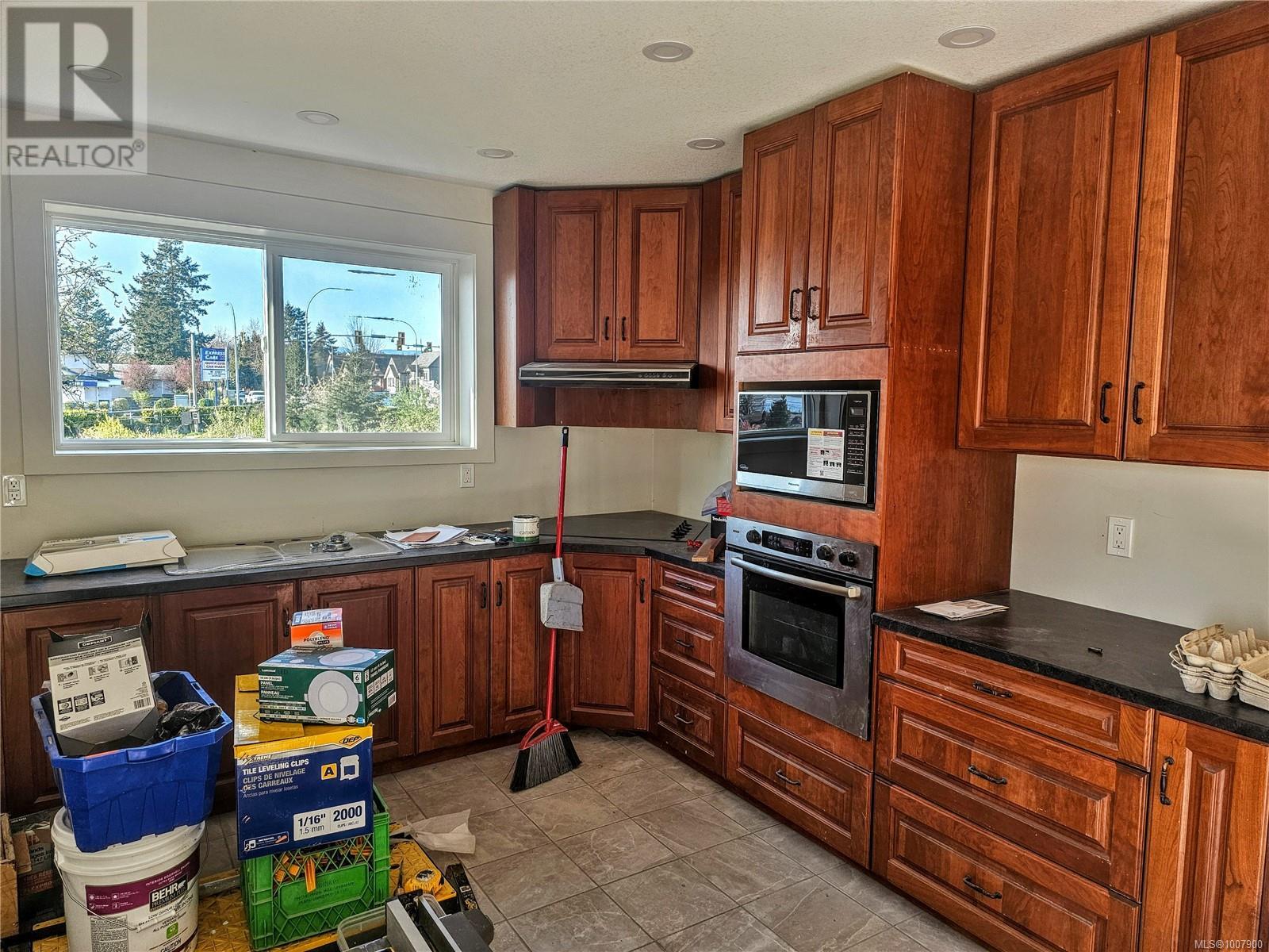 495 Nicol St