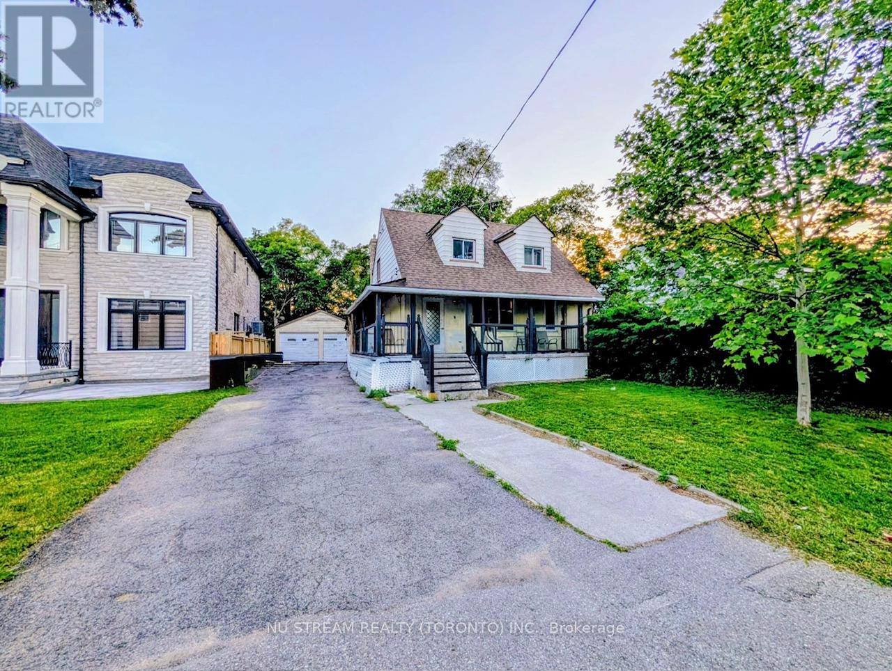 Photo 1 of 12 — 34 FAIRWOOD CRESCENT, Toronto (West Hill), ON M1E3T3