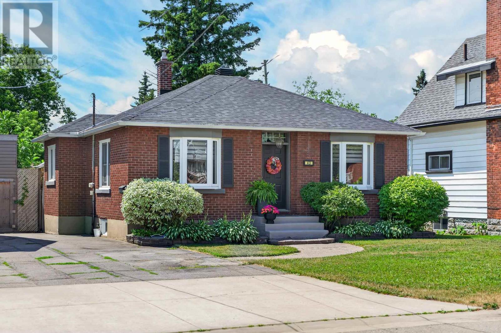 Photo 1 of 40 — 43 Forest AVE, Sault Ste. Marie, ON P6B1A3