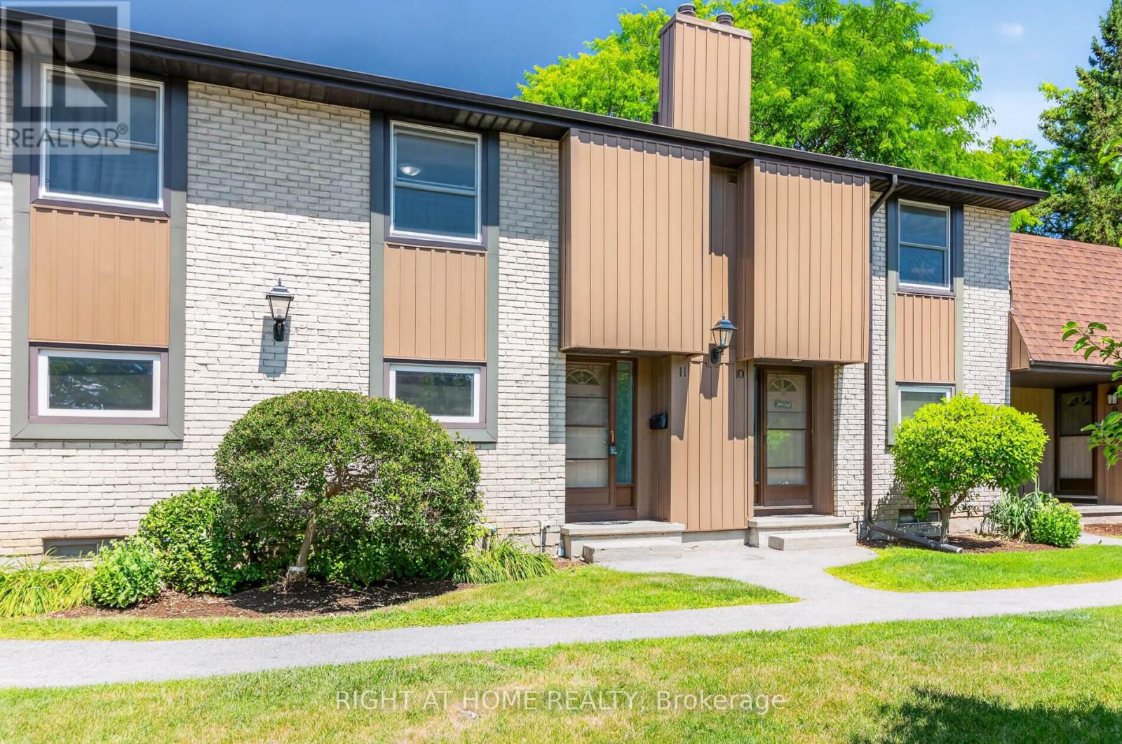 11 - 215 GLAMIS ROAD