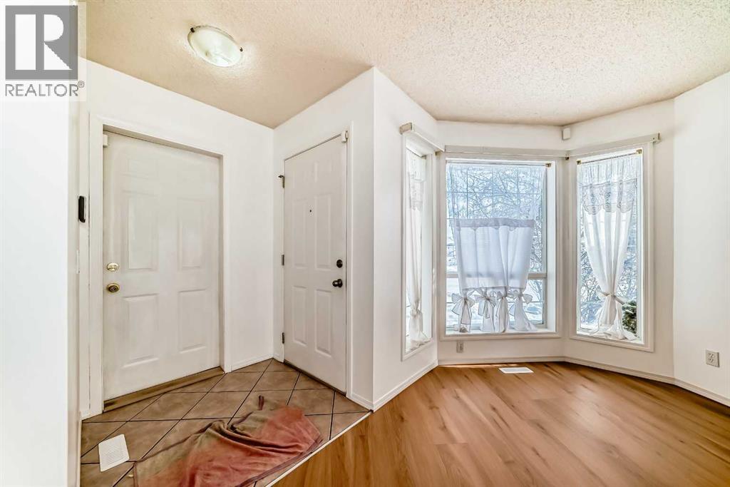 302 Applewood Drive SE