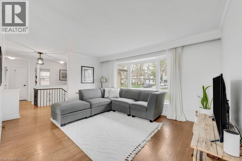 602 STEPHENS Crescent