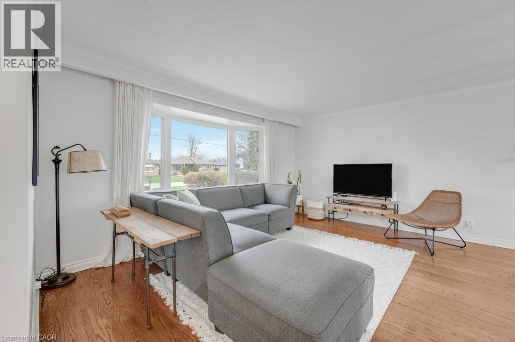 602 STEPHENS Crescent