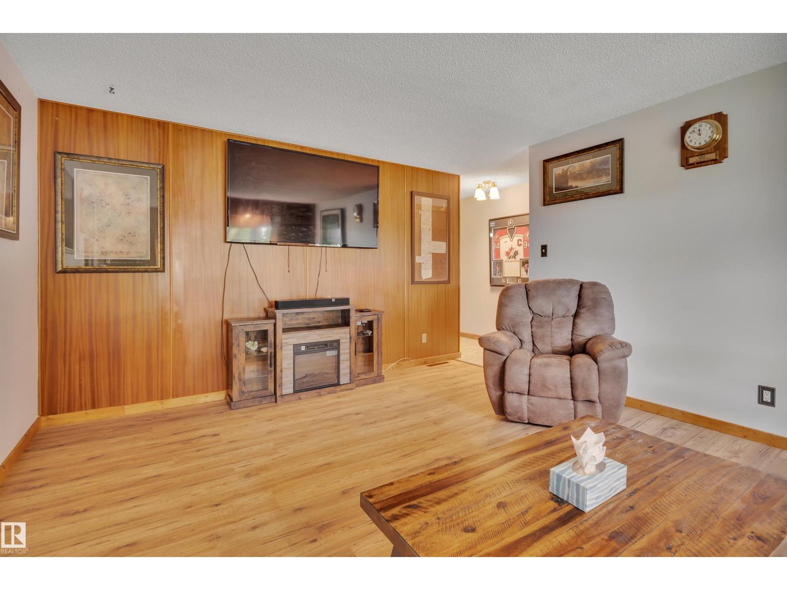 13327 73 ST NW