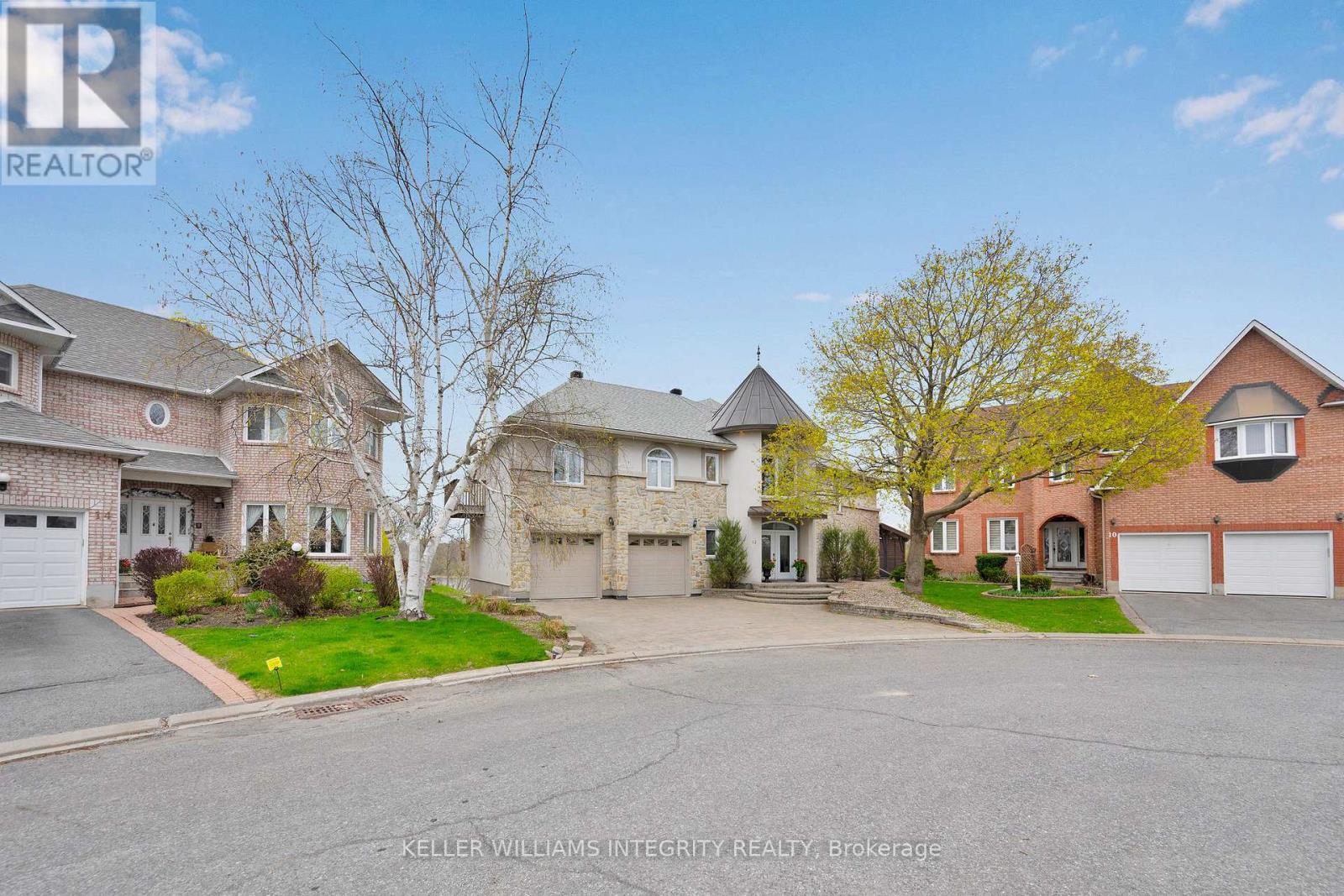12 RIDEAU SHORE COURT
