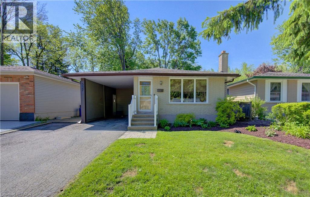 527 FALLINGBROOK Drive
