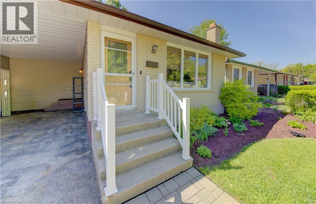 527 FALLINGBROOK Drive
