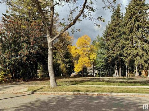 21 BELMONT DR St. Albert AB T8N0C4