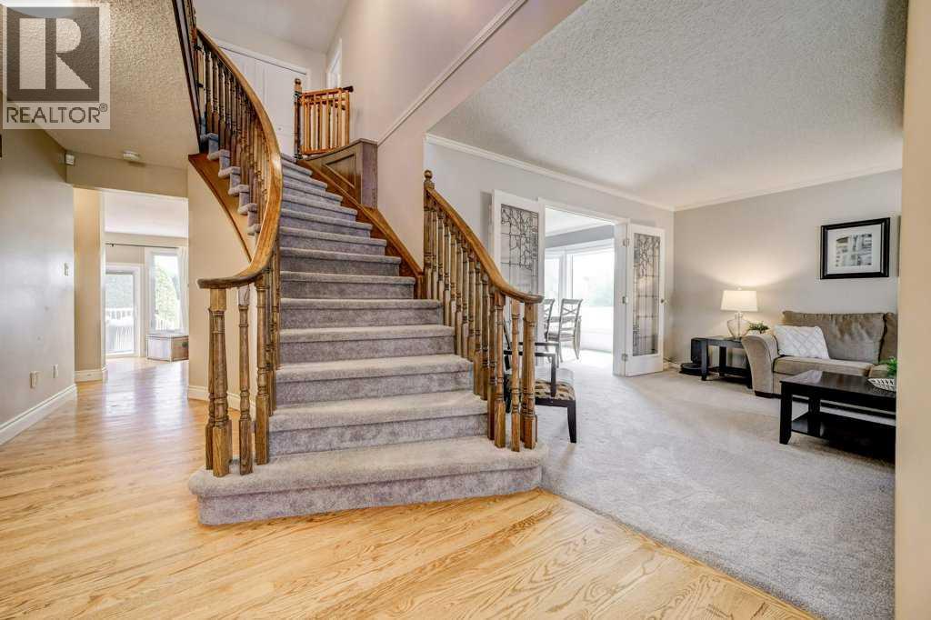 27 Niska Place W