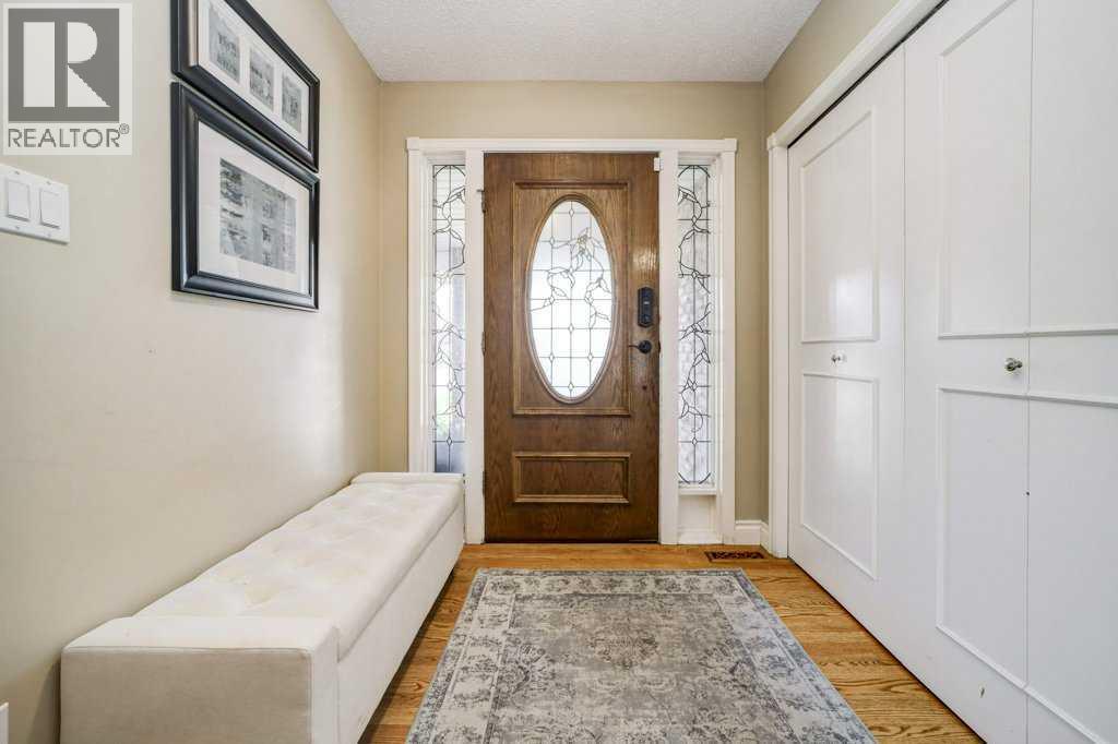 27 Niska Place W