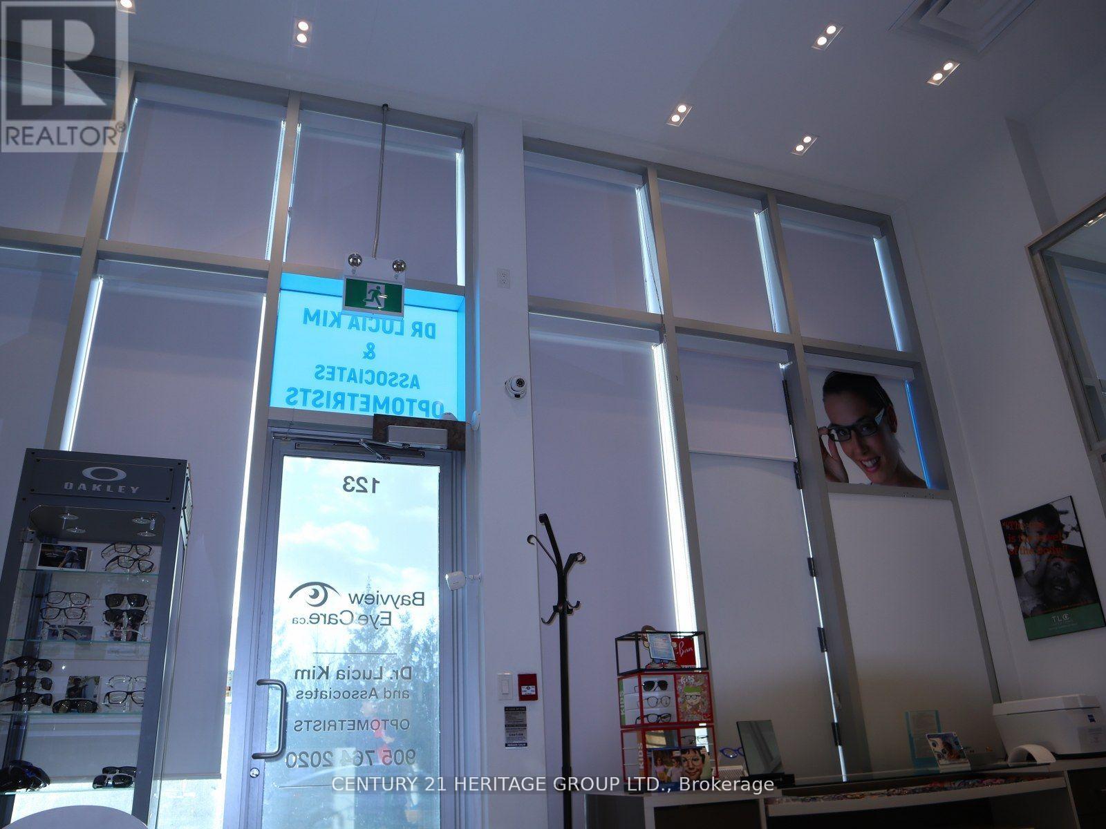 123&125 - 8763 BAYVIEW AVENUE