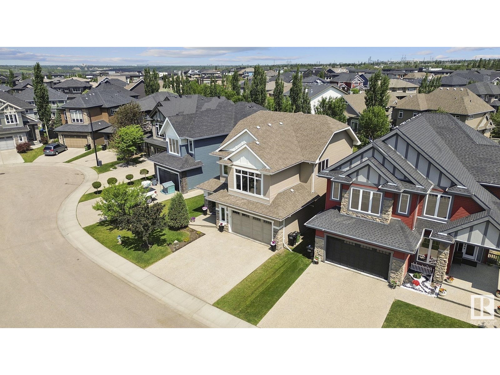 3905 WHITELAW CL NW
