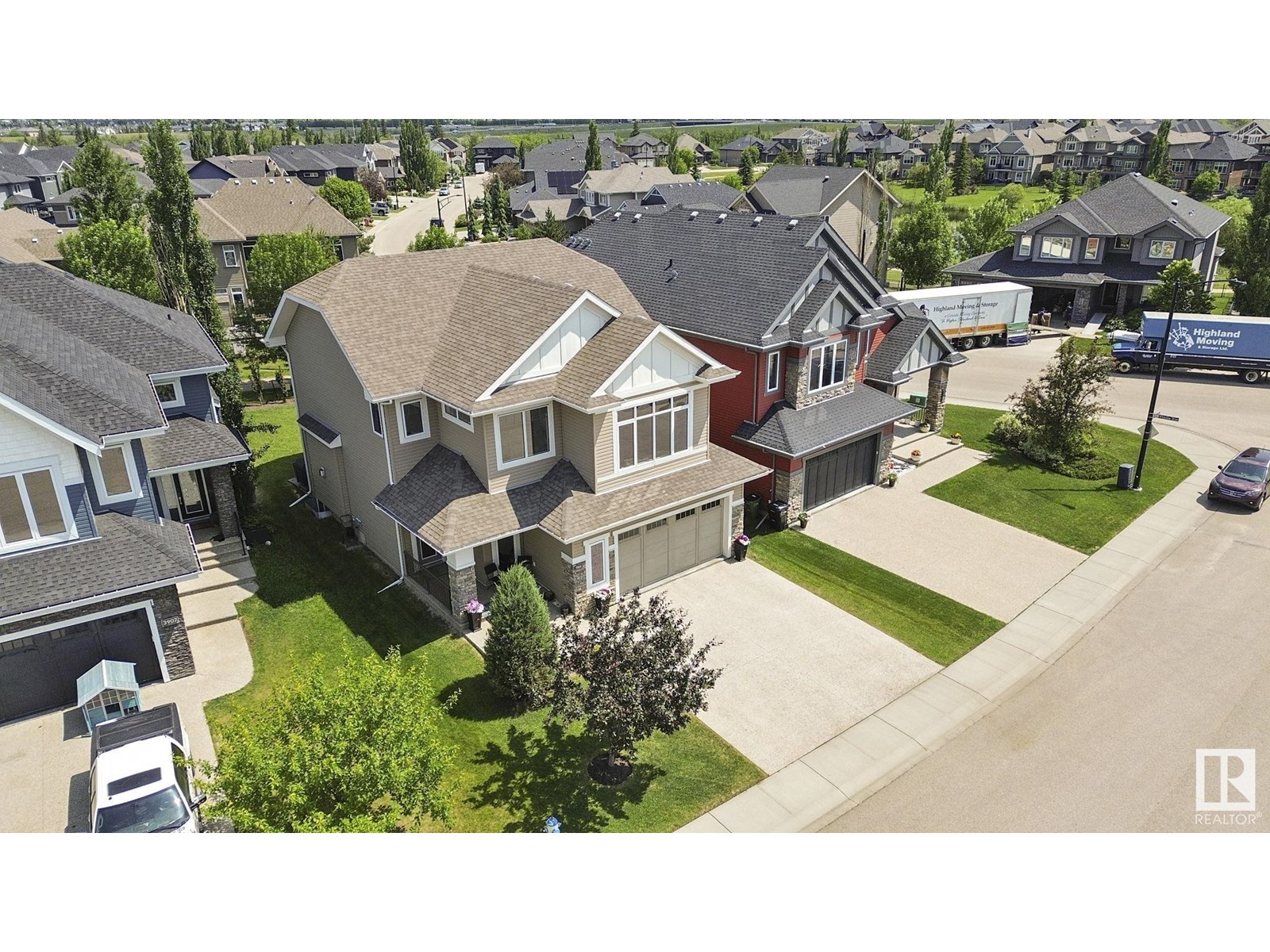3905 WHITELAW CL NW