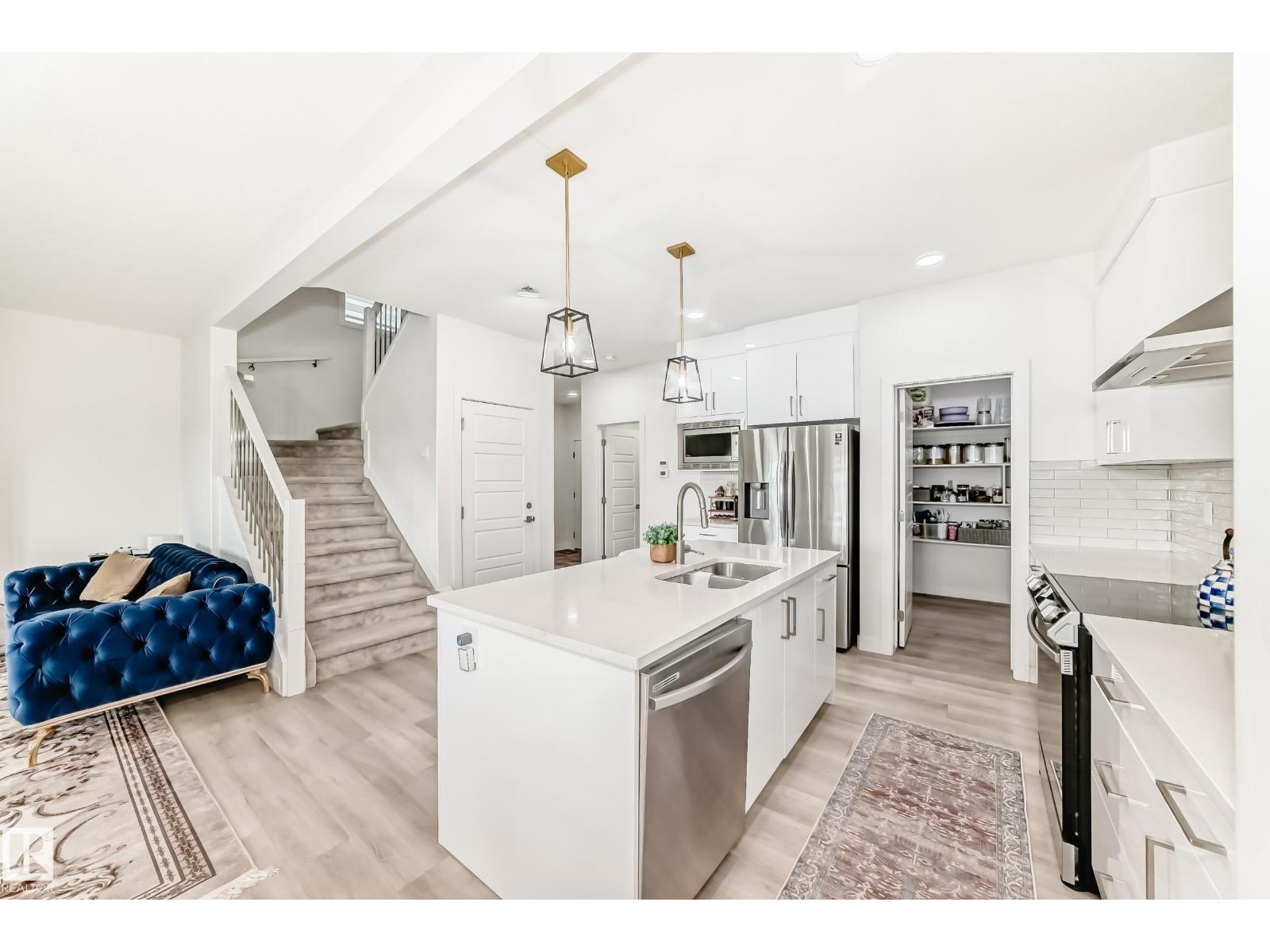 9020 183 AV NW