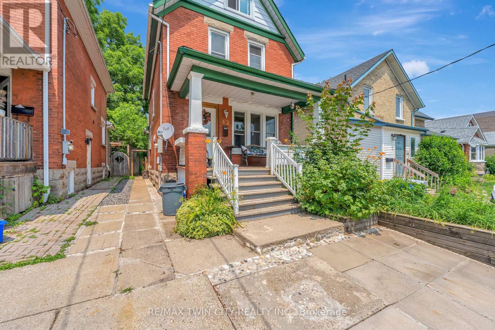 42 SHANLEY STREET