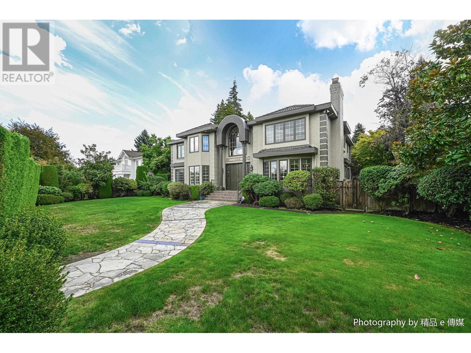 1368 MINTO CRESCENT