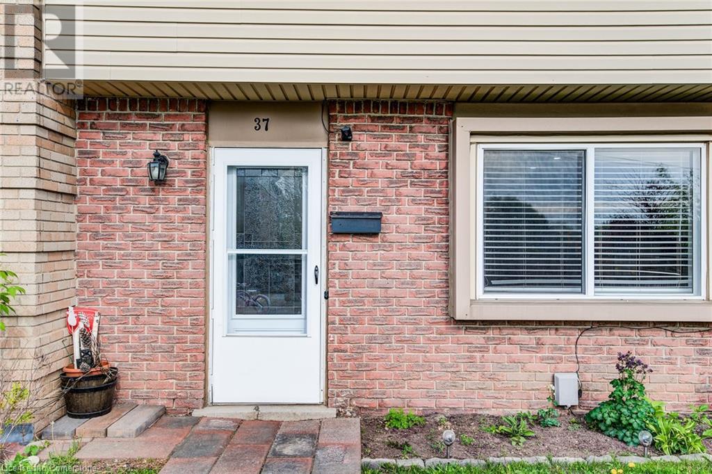 293 FAIRWAY Road N Unit# 37