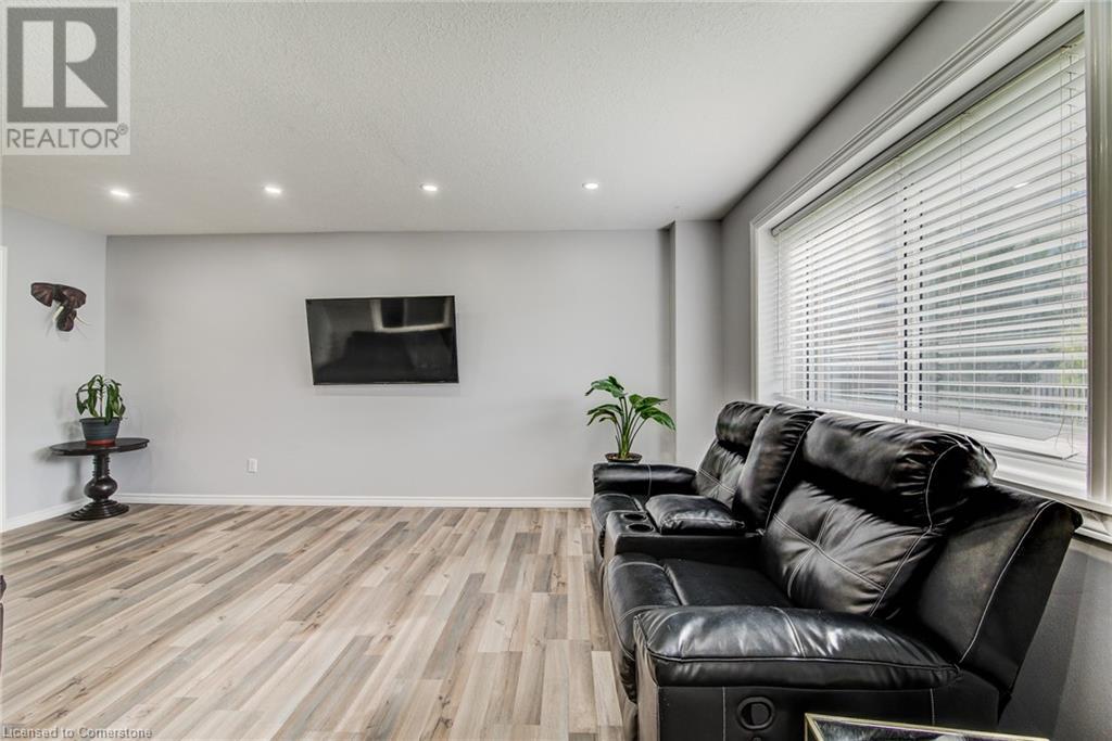 293 FAIRWAY Road N Unit# 37