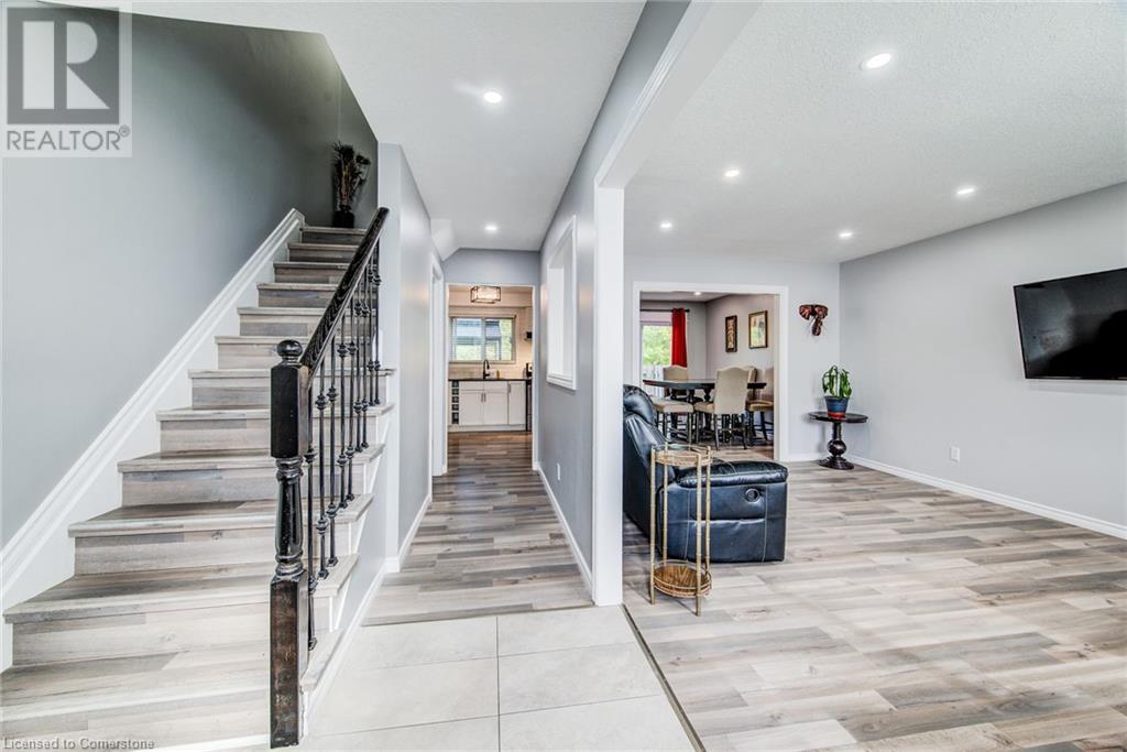 293 FAIRWAY Road N Unit# 37