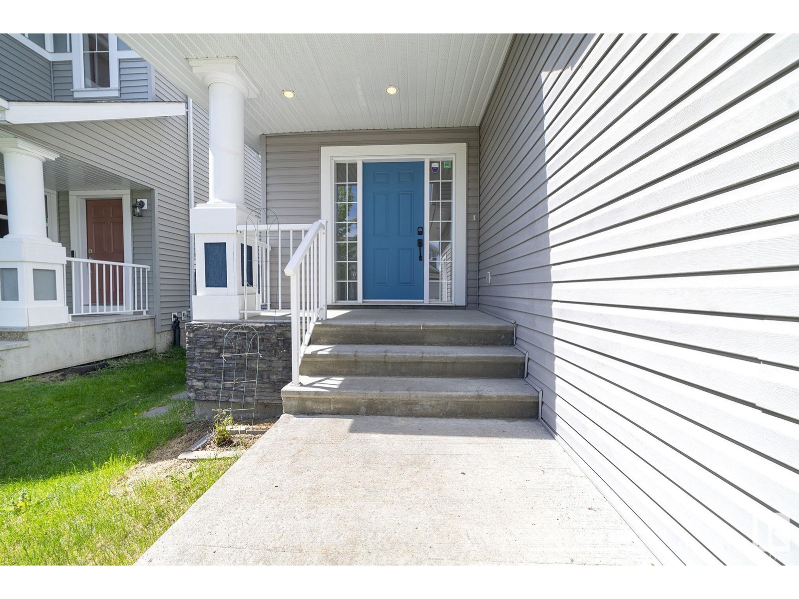 1128 72 ST SW