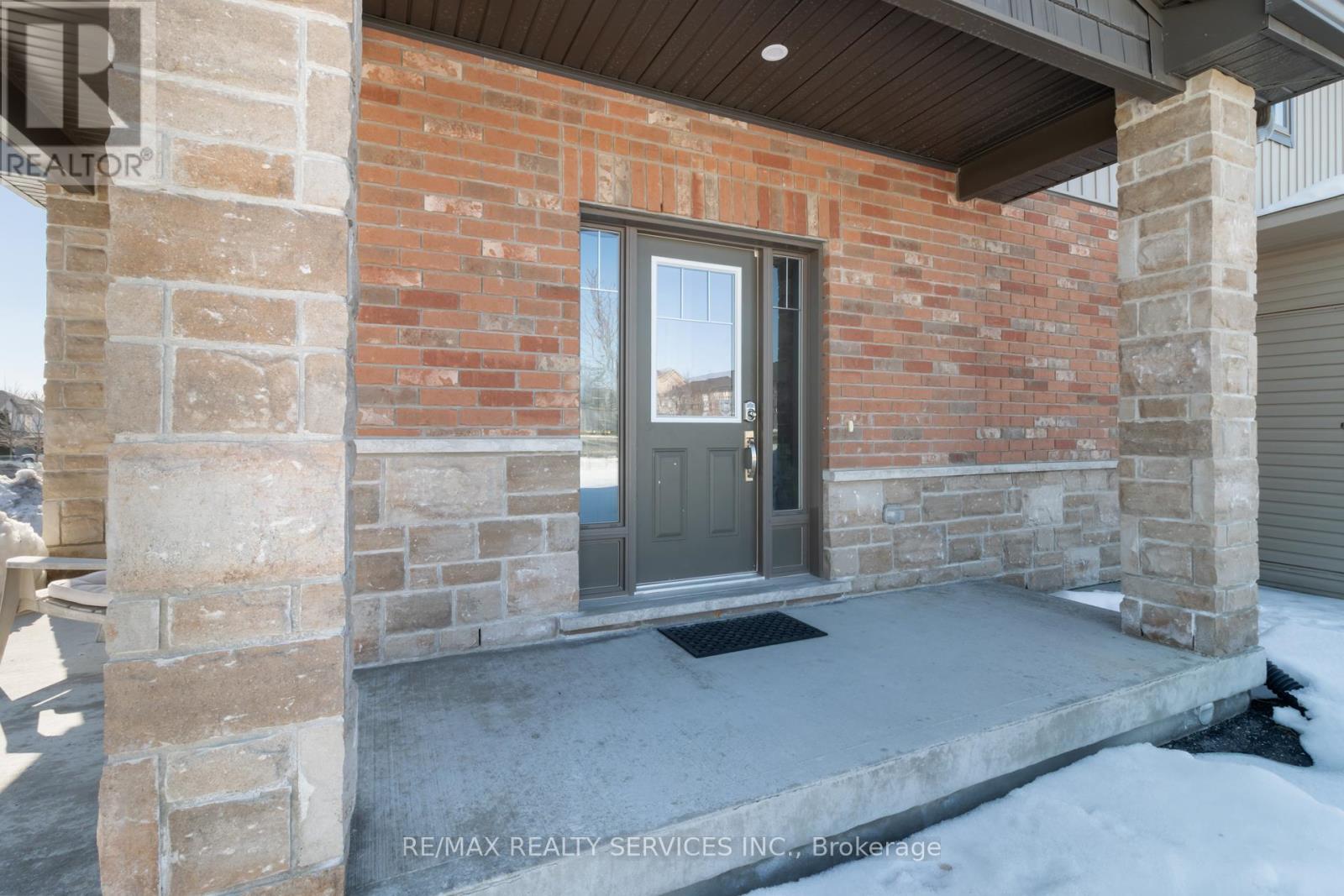 7 - 118 SIMMONDS DRIVE