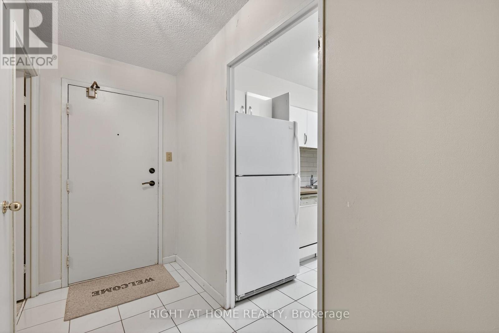 211 - 60 INVERLOCHY BOULEVARD