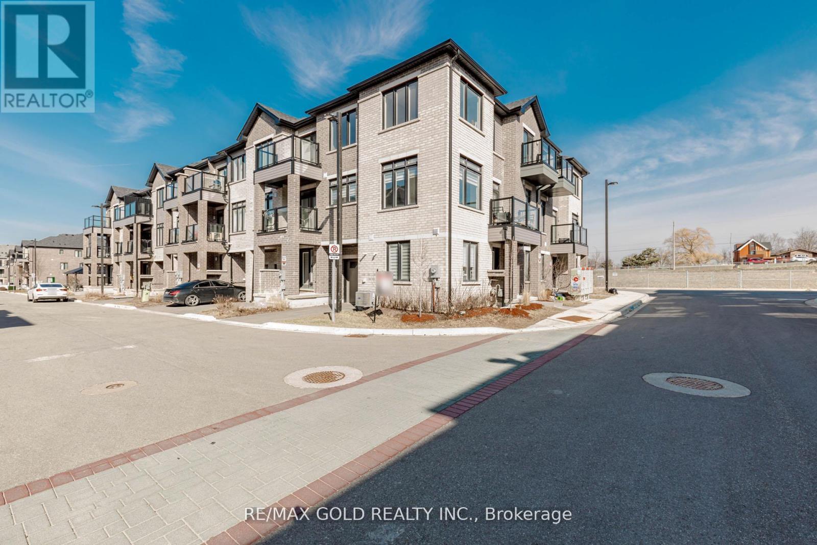 1007 - 585 COLBORNE STREET E