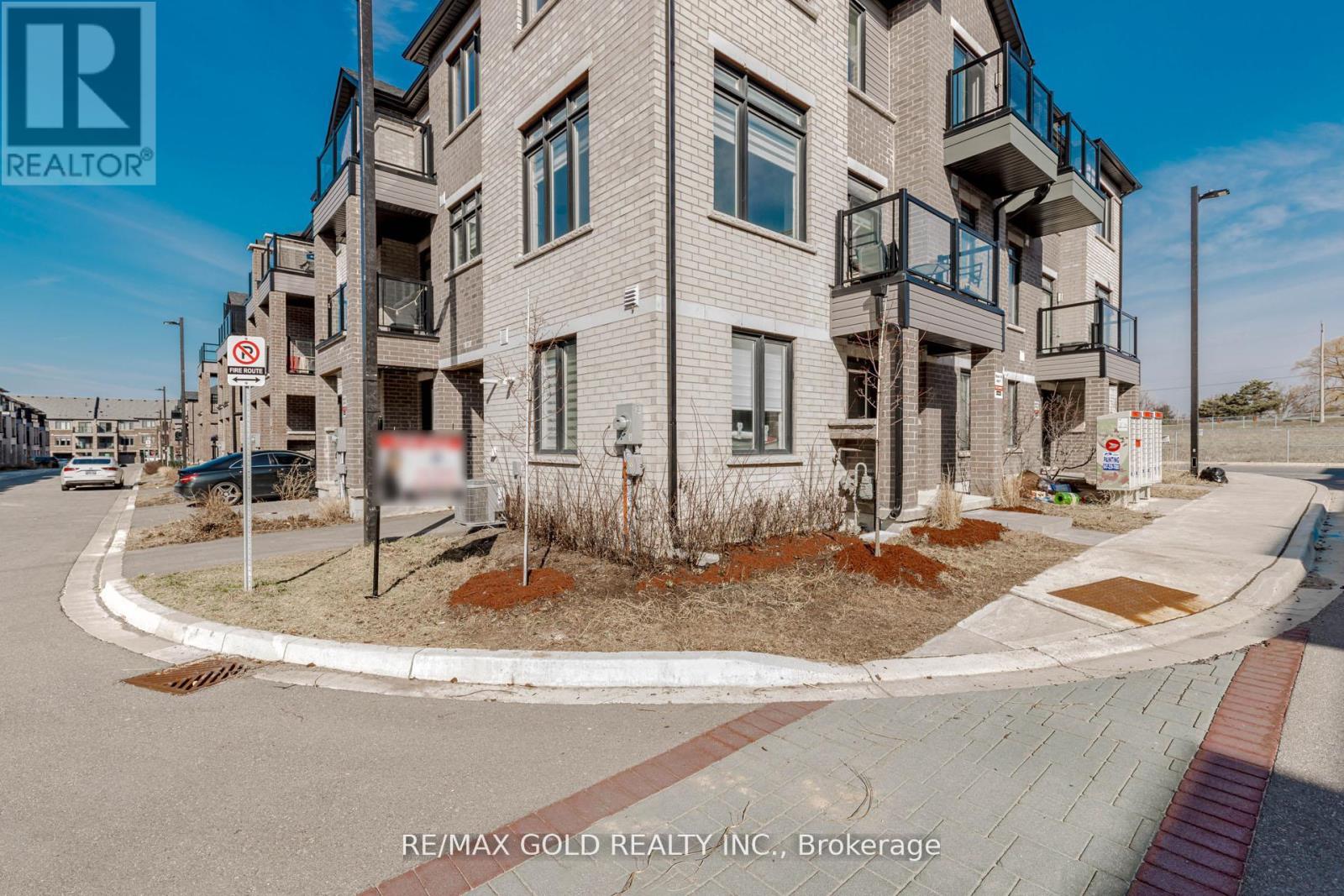 1007 - 585 COLBORNE STREET E