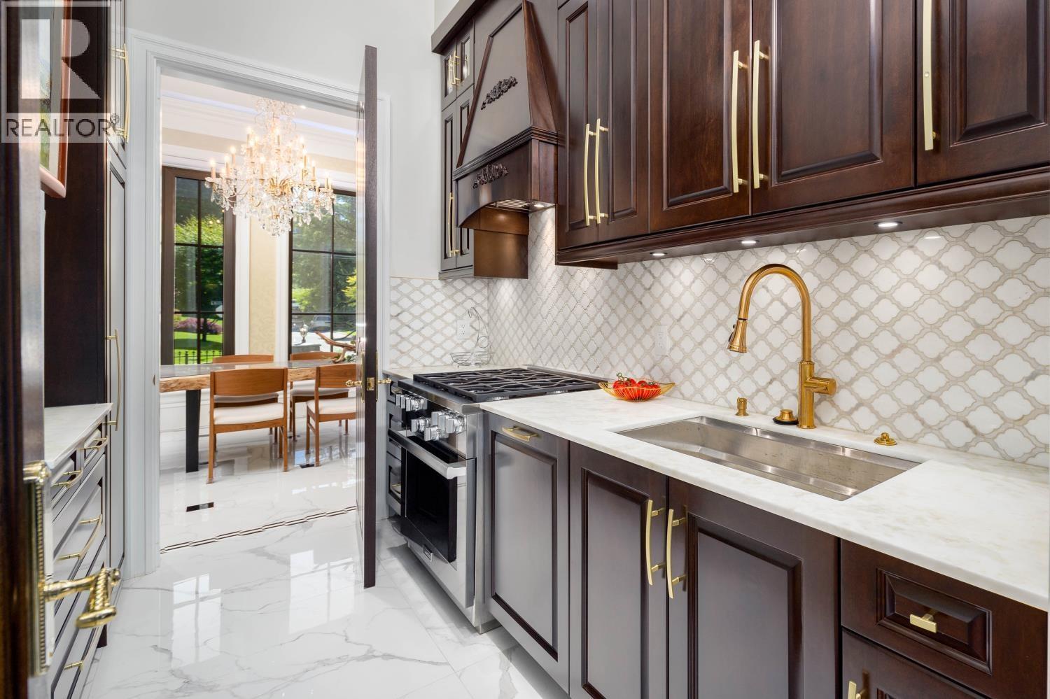 8483 WILTSHIRE STREET