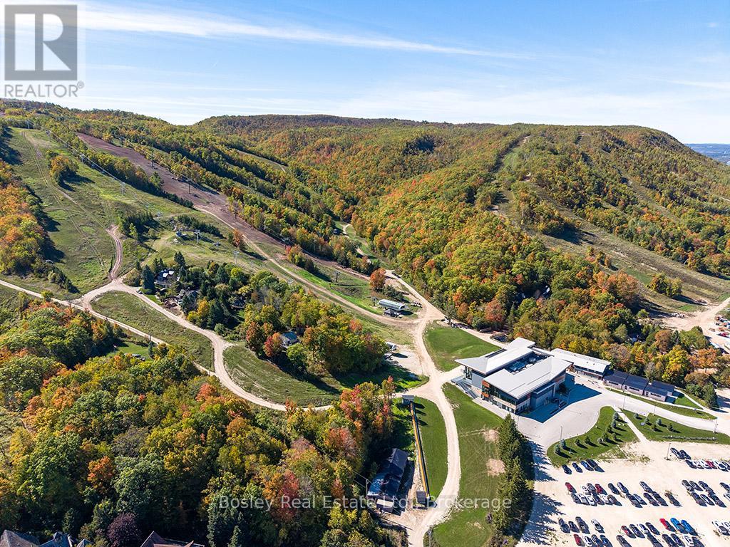 3 - 242 ARROWHEAD ROAD