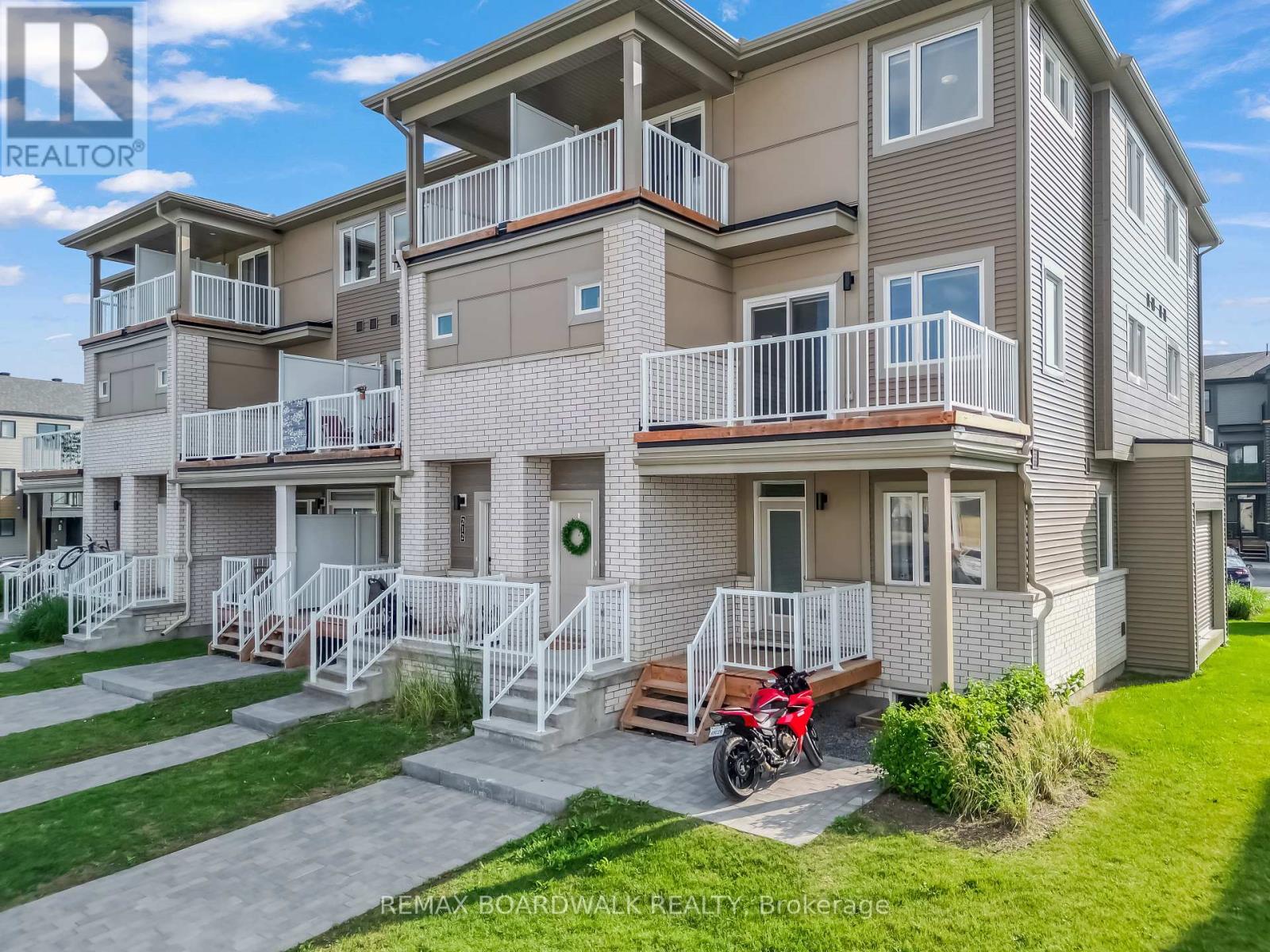 Photo 1 of 29 — 210 VERULAM STREET, Ottawa, ON K2J7J5