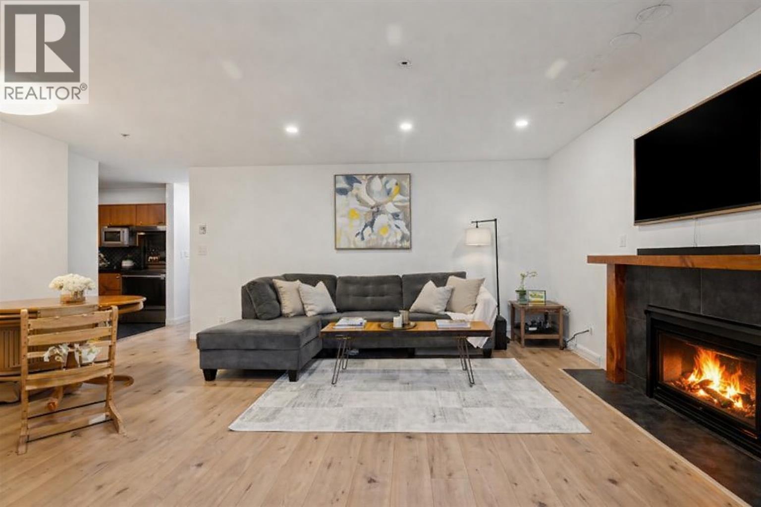 102 1689 E 4TH AVENUE