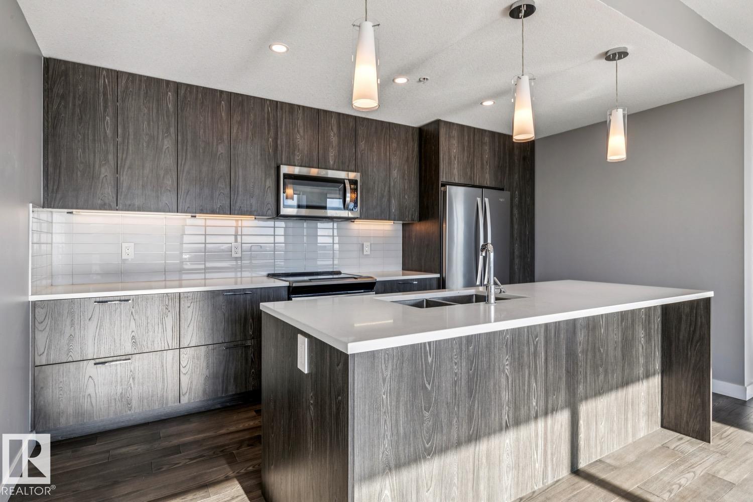 #3300 10180 103 ST NW