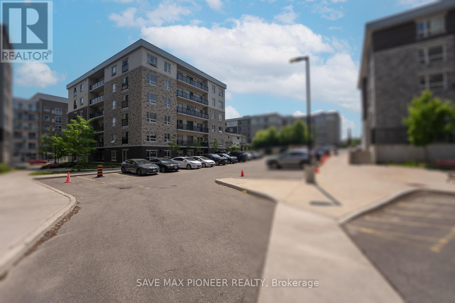 G215 - 275 LARCH STREET