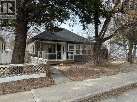 1406 13 Street N Lethbridge AB T1H2T9