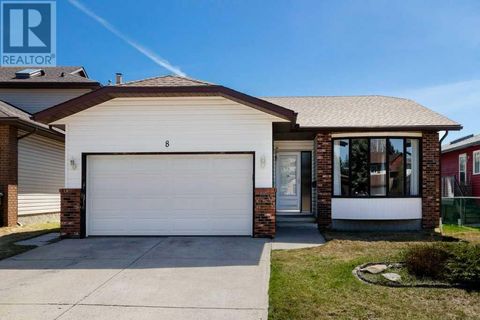 8 Edgeland Bay NW Calgary AB T3A2Y7