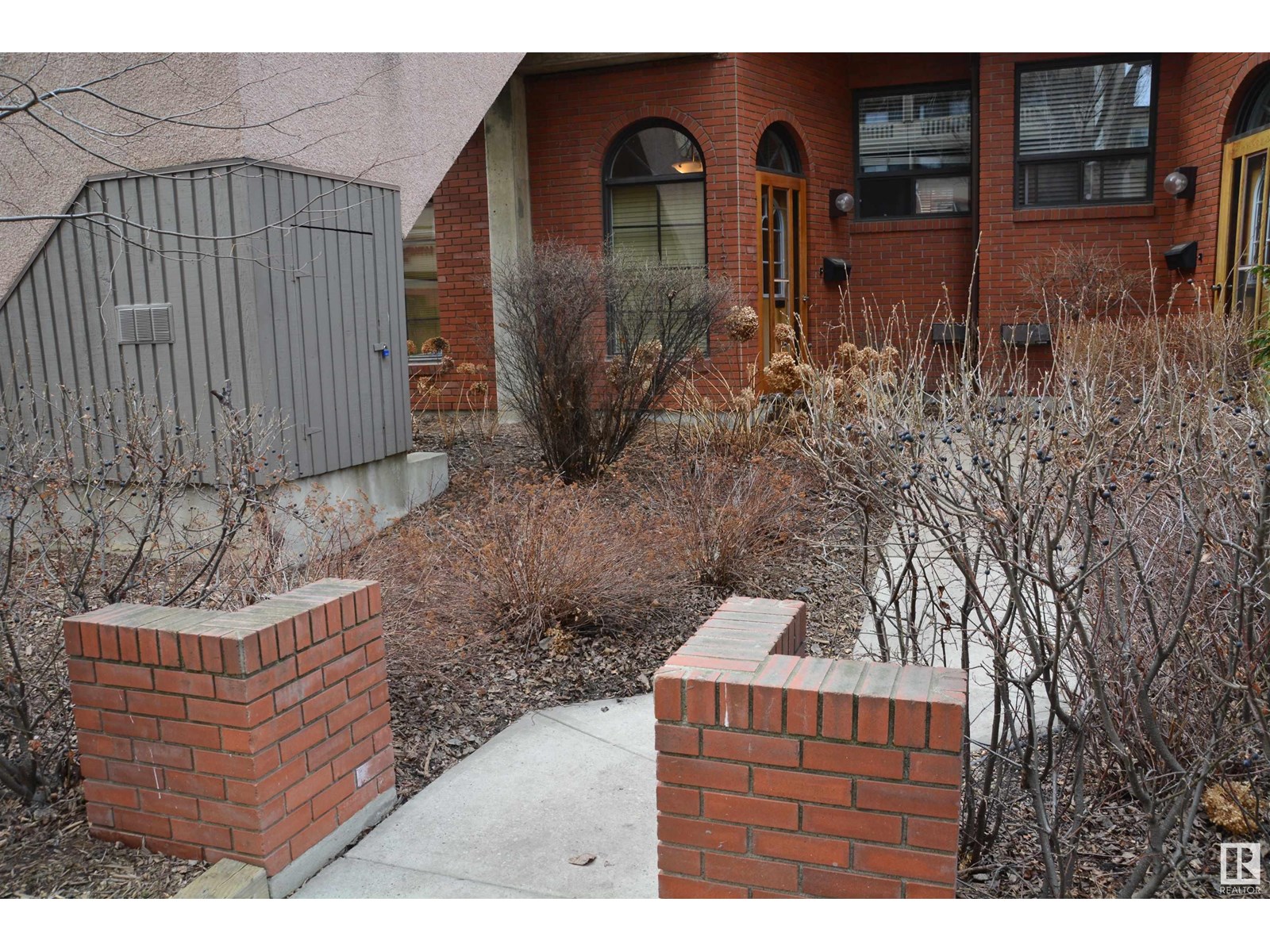 11176 83 AV NW
