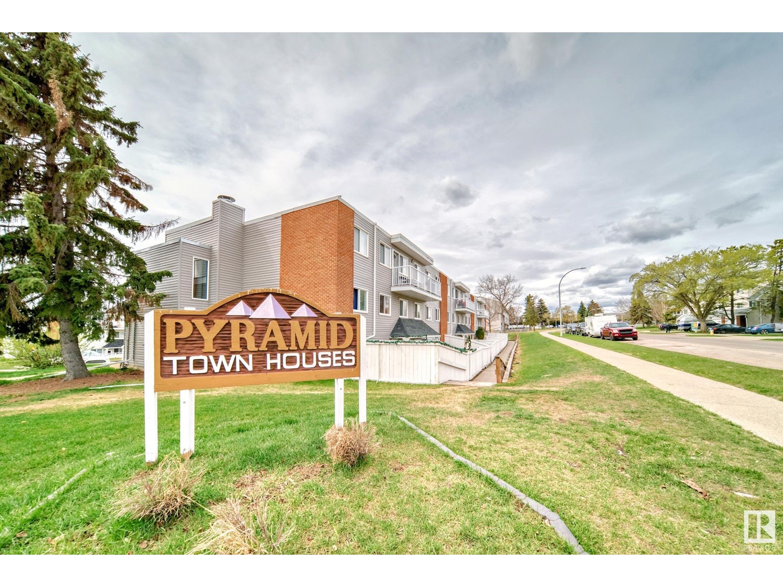 #112 14530 52 ST NW
