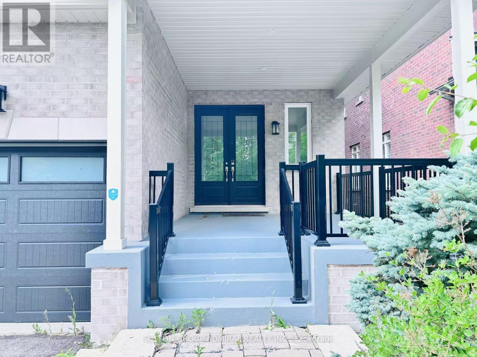 4 CASTLEGLEN BOULEVARD