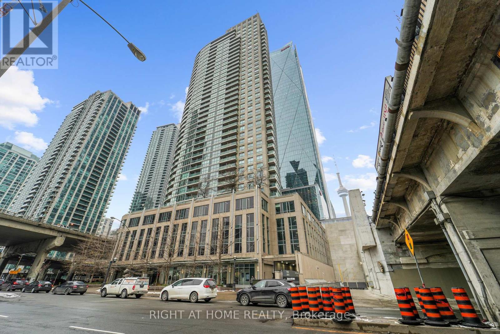 2315 - 18 YONGE STREET