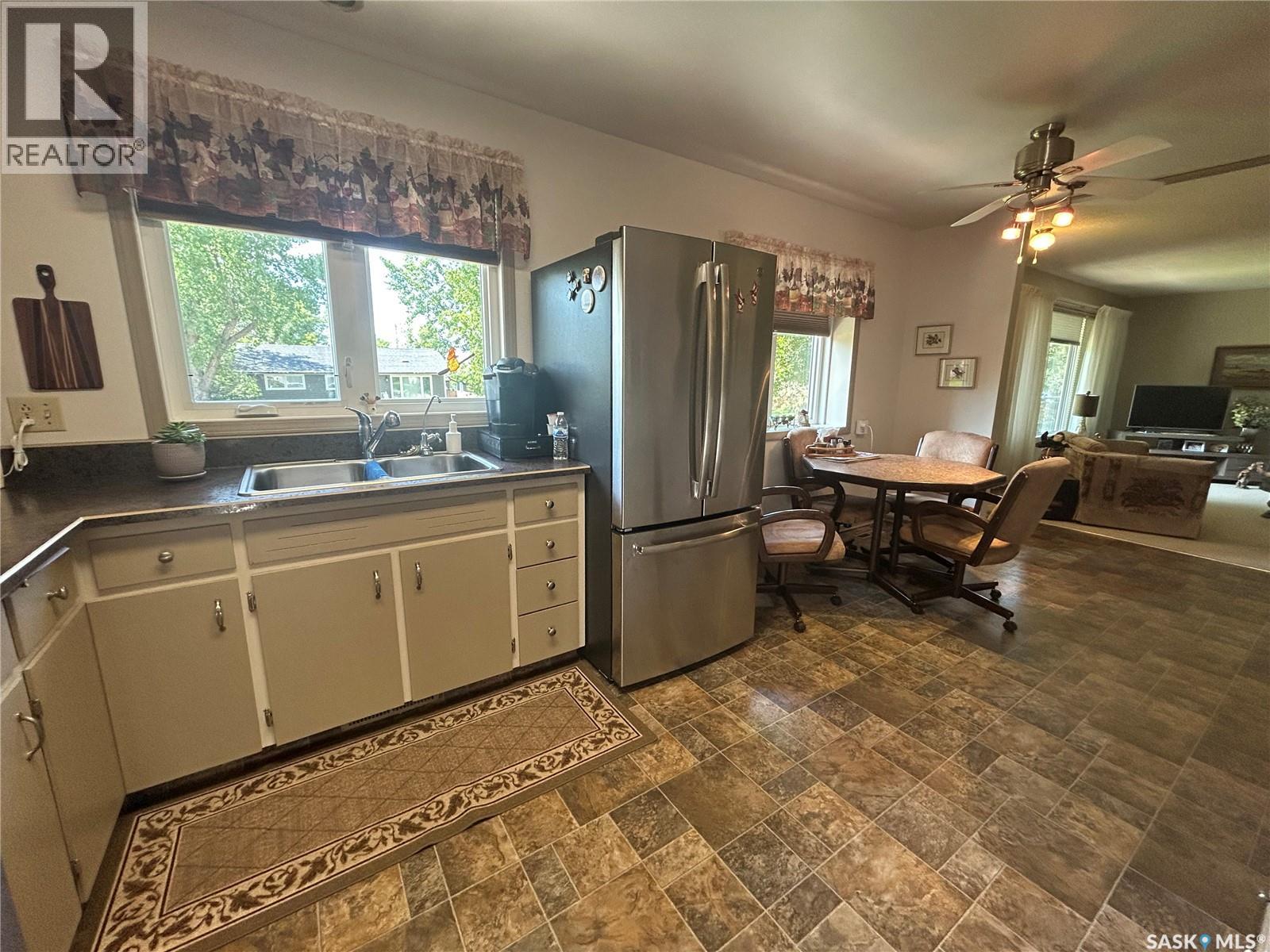 132 Churchill AVENUE