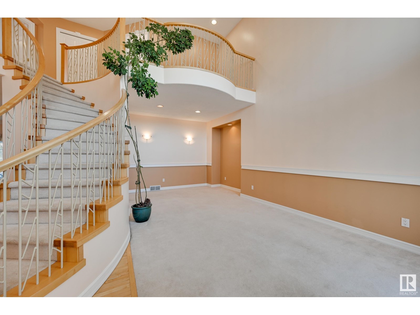 318 DARLINGTON CR NW