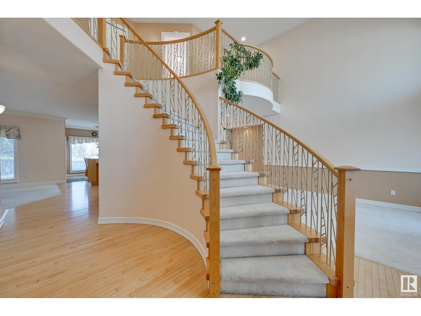 318 DARLINGTON CR NW