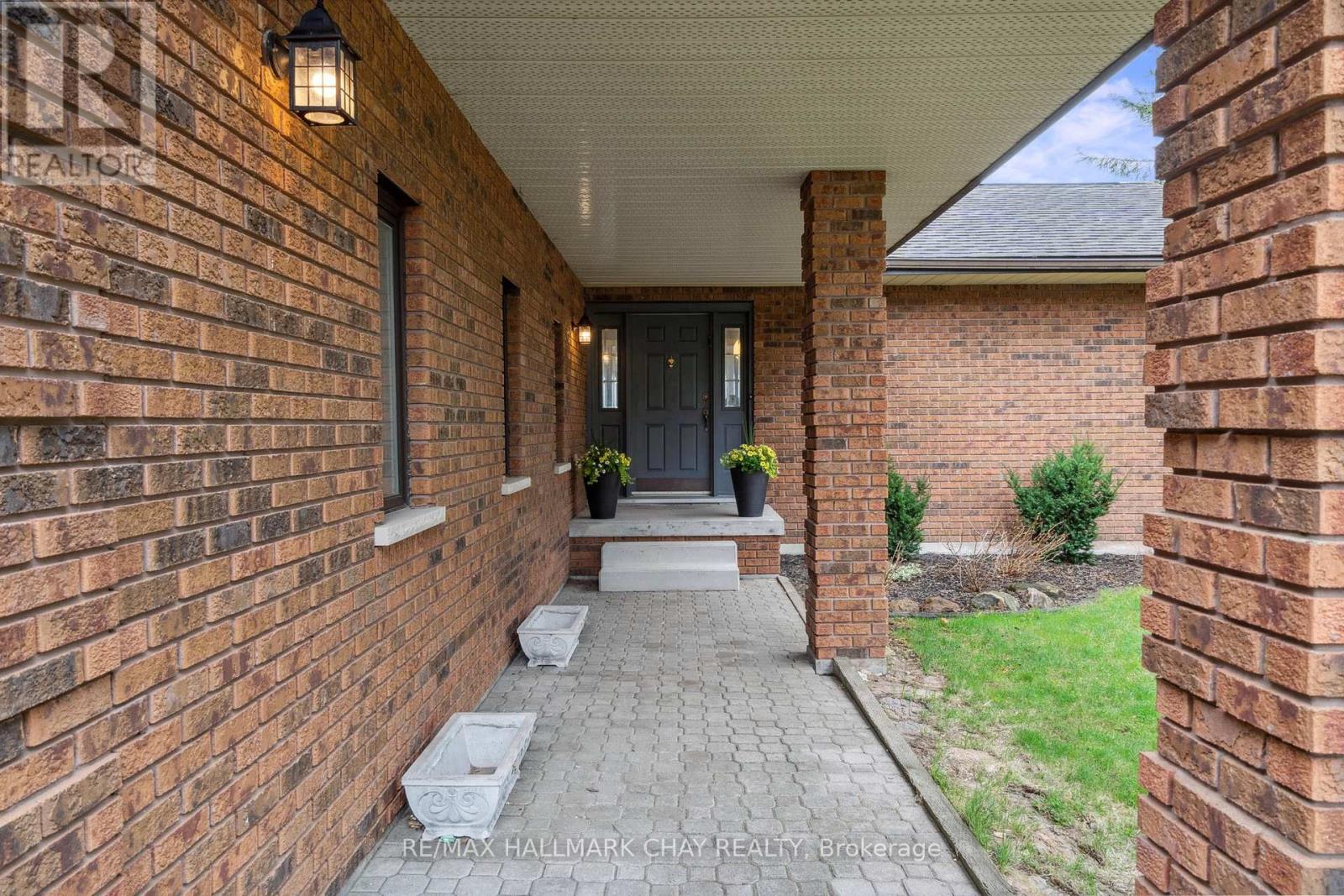 9 BLUERIDGE CRESCENT