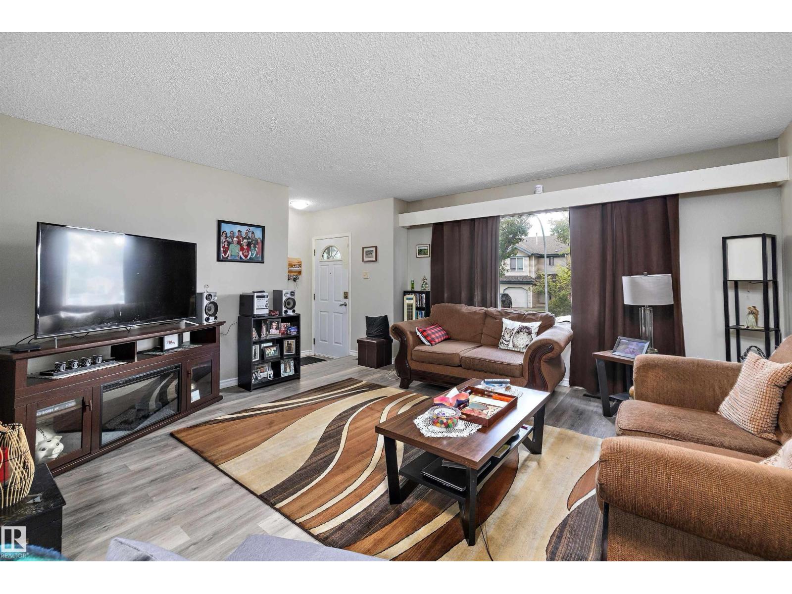 11911/11913 123 ST NW