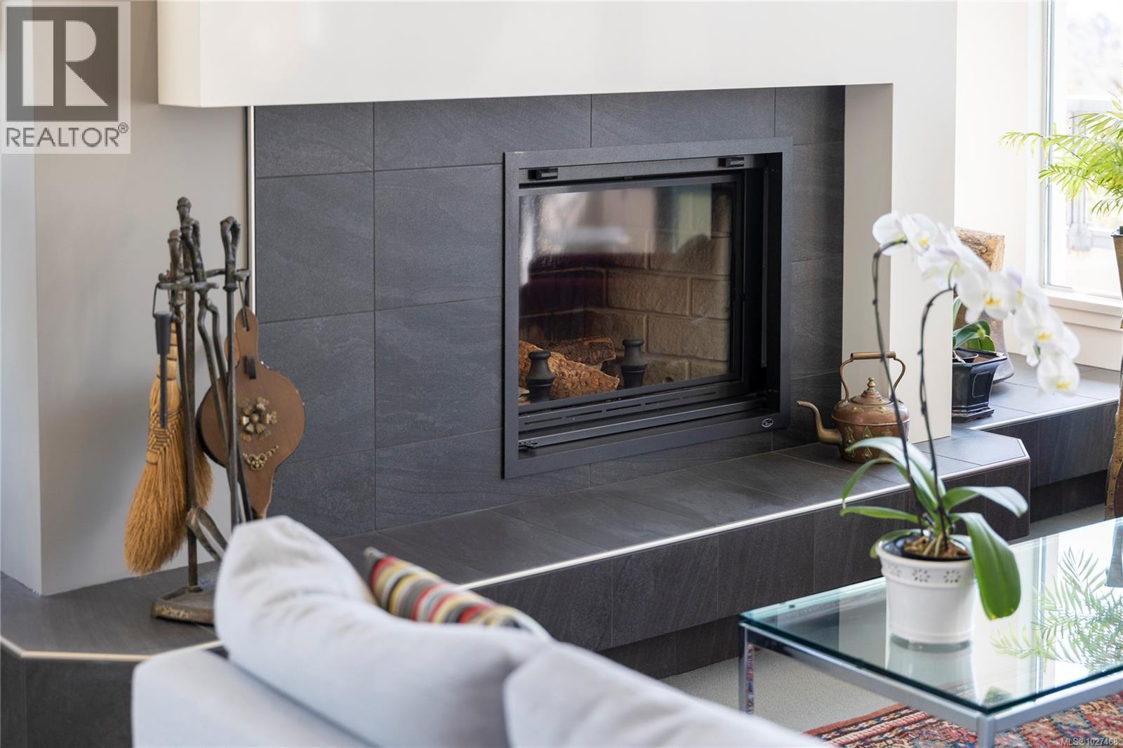 701 1033 Belmont Ave