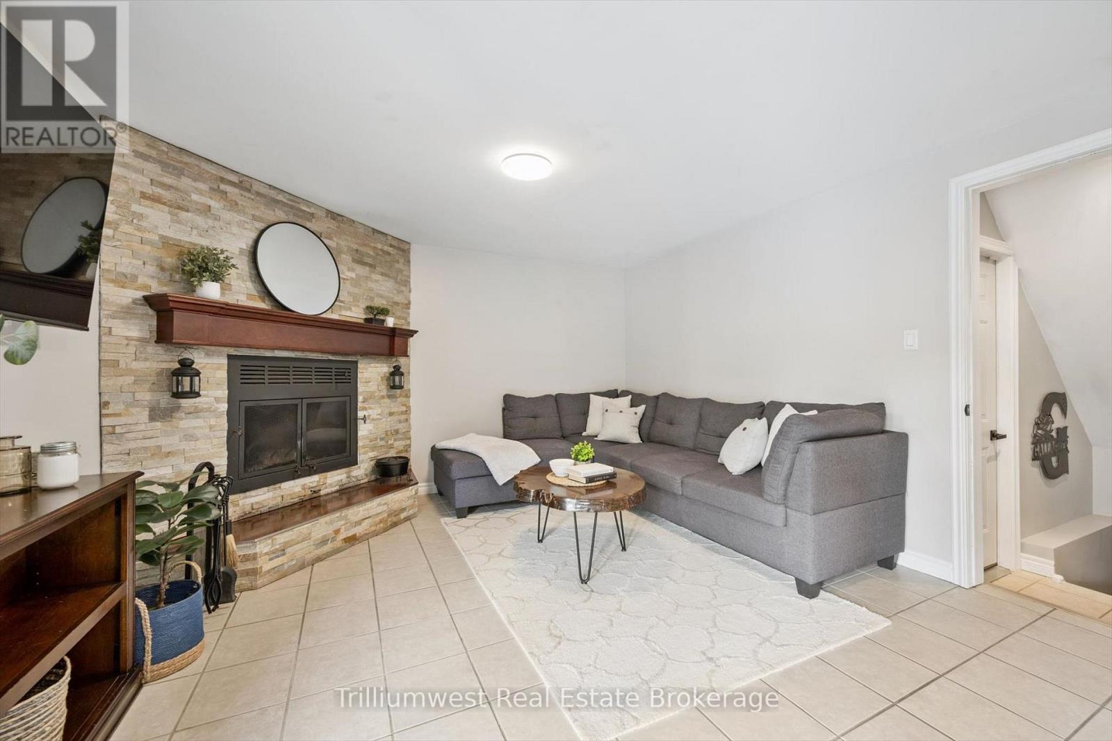 625 PINE ISLAND CRESCENT