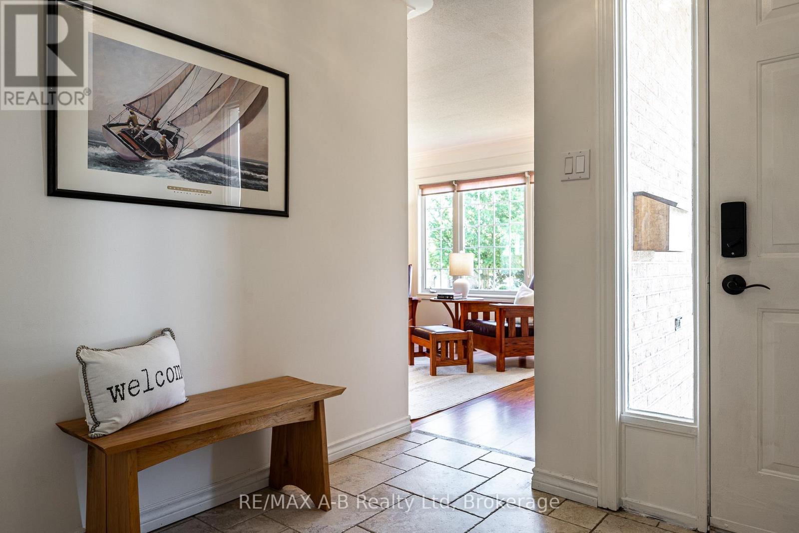 6 MEADOWRIDGE COURT