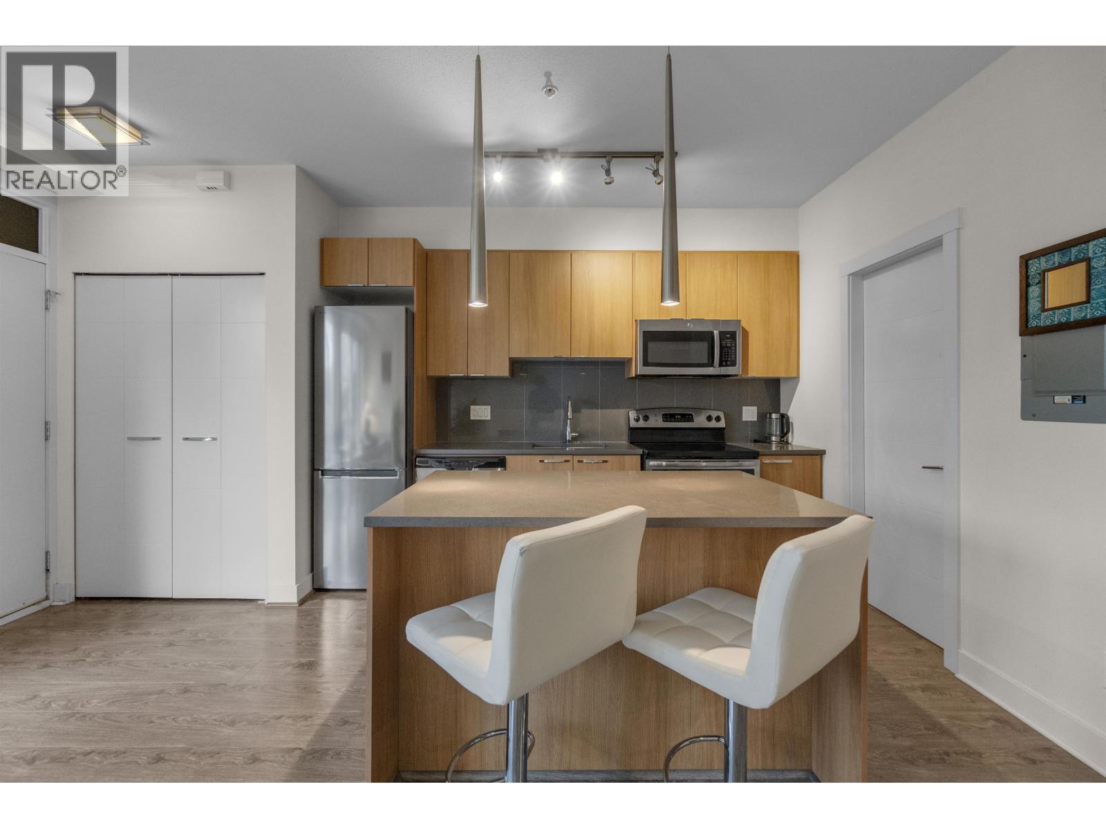 103 735 W 15TH STREET