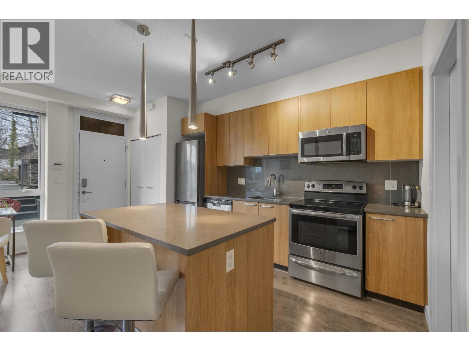 103 735 W 15TH STREET